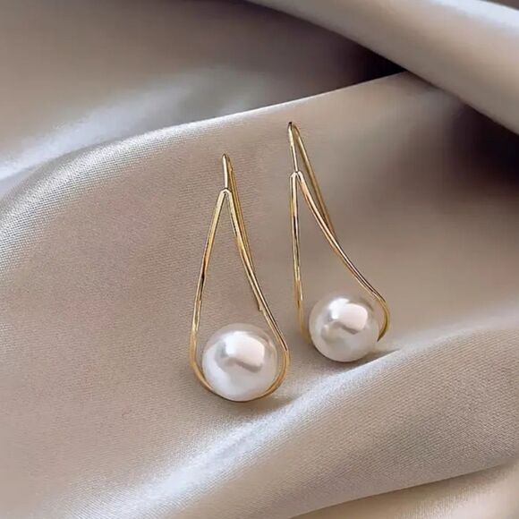 Imitation Pearl Line Design Stud Elegant Style Earrings - Picture 5 of 6